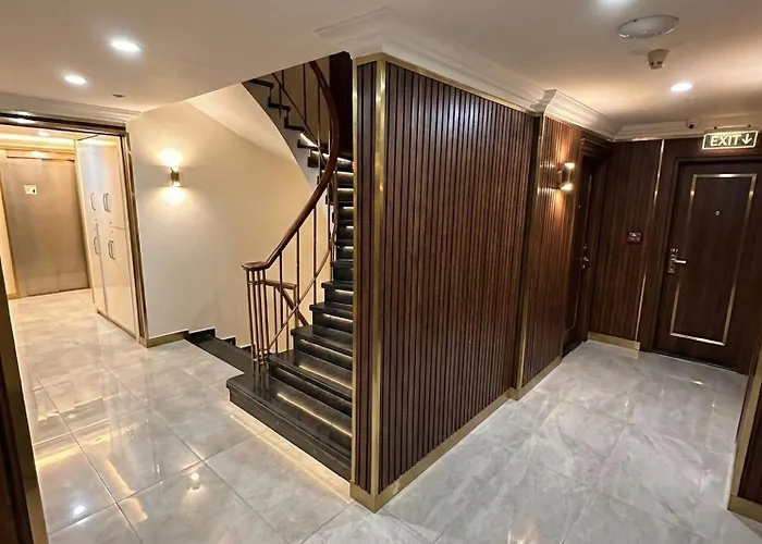 Hotel B Corner Bistro 3*