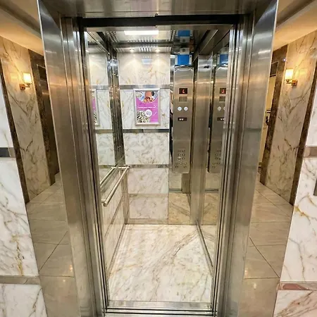 B Corner Bistro 3* Стамбул