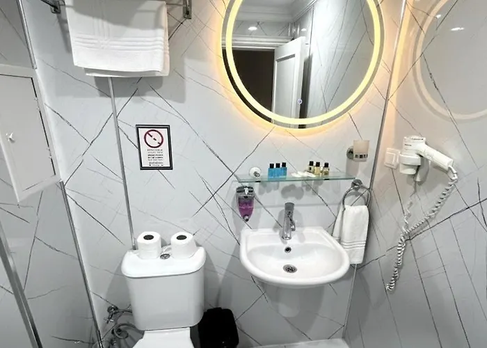 B Corner Bistro 3* Стамбул