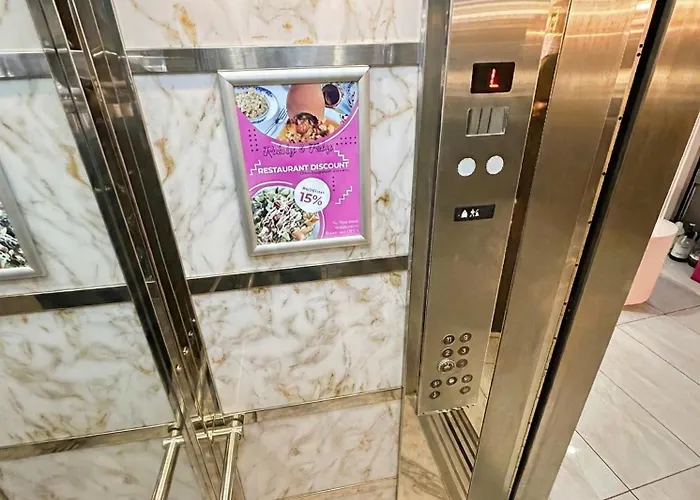 B Corner Bistro 3* Стамбул