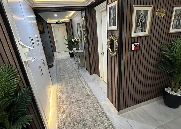 B Corner Bistro Отель 3*