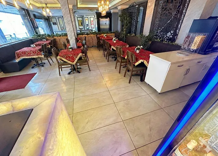 B Corner Bistro Отель 3*