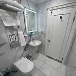 B Corner Bistro فندق