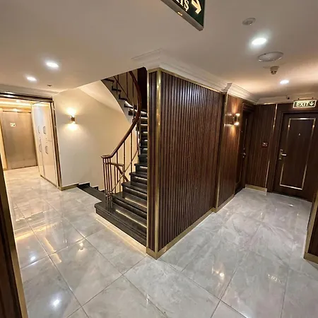 Hotel B Corner Bistro 3*