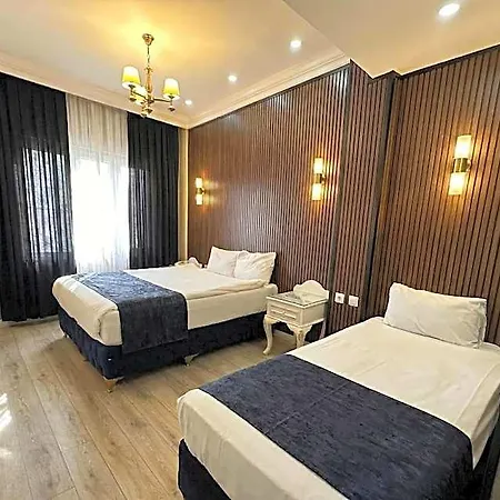Sophia B Corner & Restaurant 3*