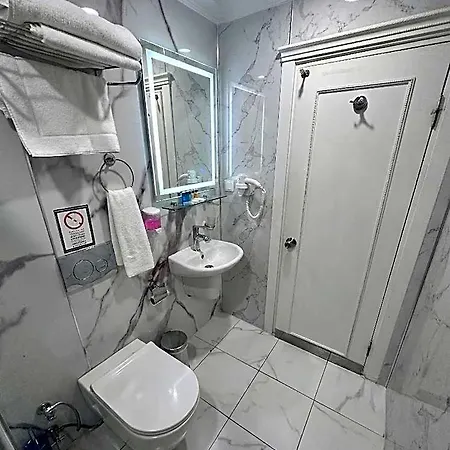 Sophia B Corner & Restaurant Hotel 3*