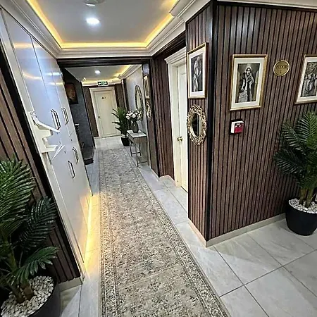 Sophia B Corner & Restaurant Hotel 3*