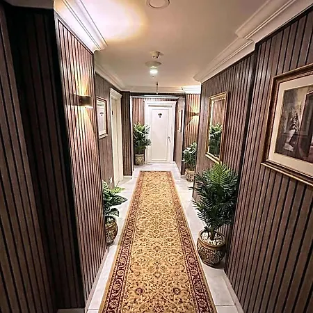 Sophia B Corner & Restaurant Hotel 3*