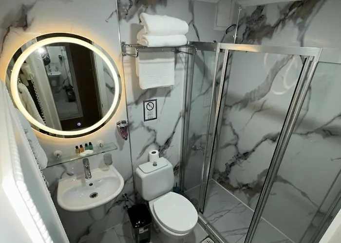 B Corner Bistro Hotel 3*