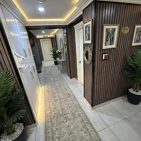B Corner Bistro فندق 3*